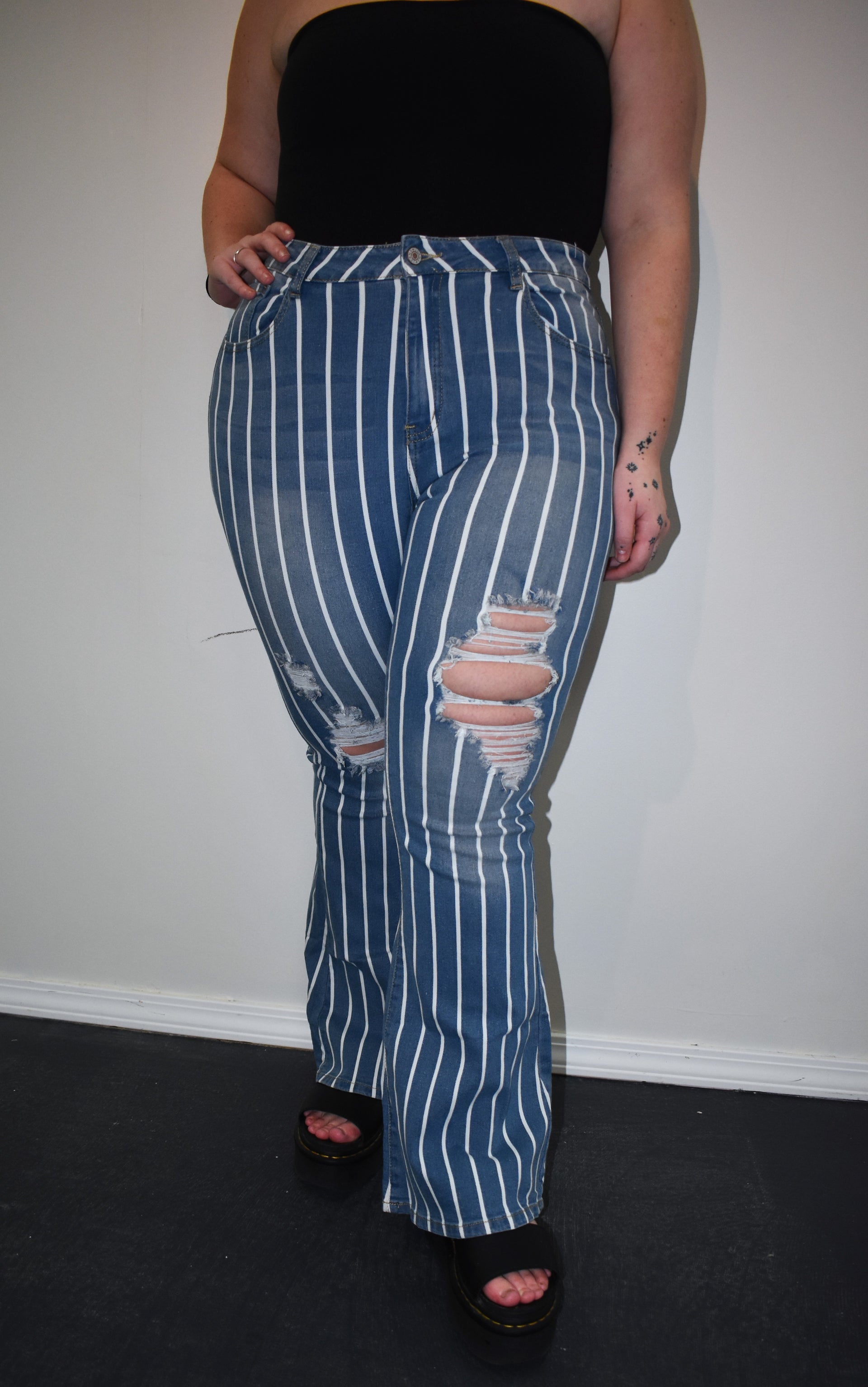 Vertical striped ripped Flare Jeans – L Cosmetics